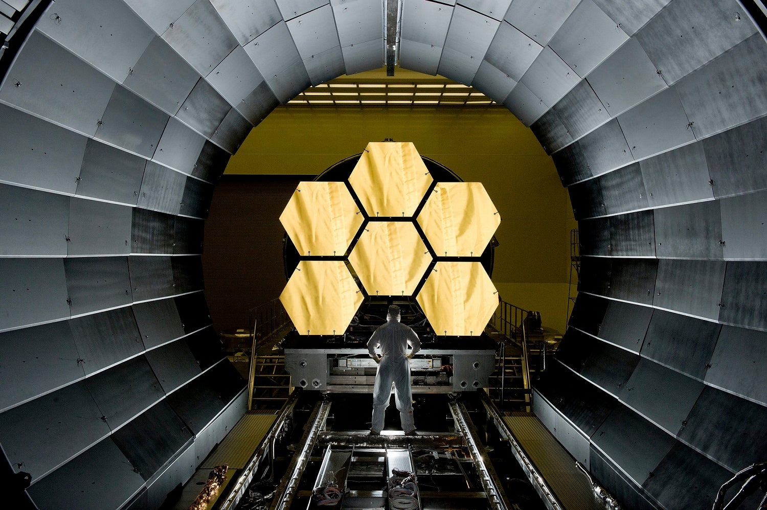 James Webb Teleskopu Karanlık Maddenin Gizemini Çözmeye Yardımcı Olabilir