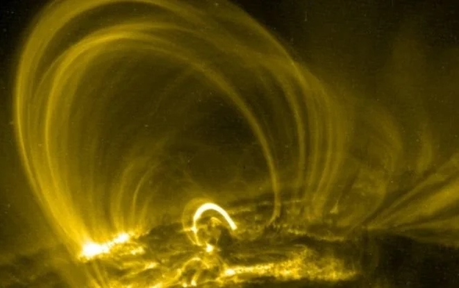 Güneşte Gözlenen Çarpıcı Plazma Döngüleri