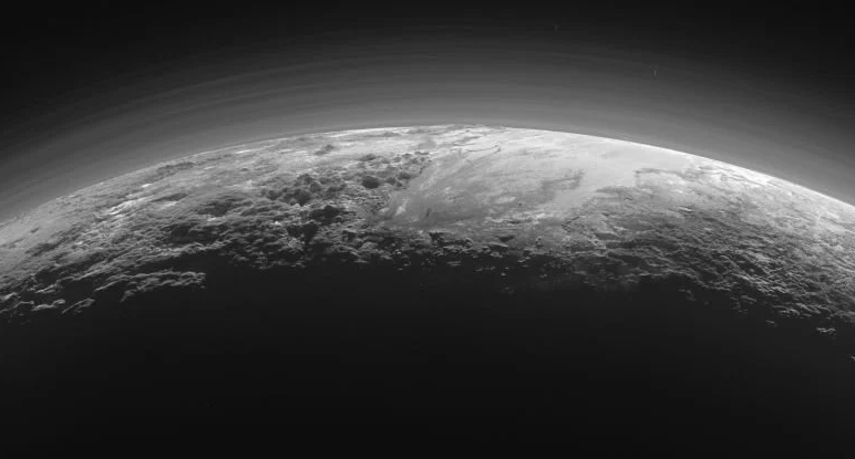 Plüton'un Manzarasındaki Eşsiz Detaylar