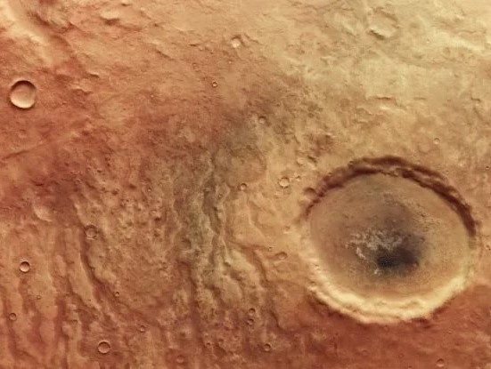 Mars'ın Yeni Görüntüsü Kocaman, Ürpertici Bir Göze Benzeyen Krateri Ortaya Çıkardı
