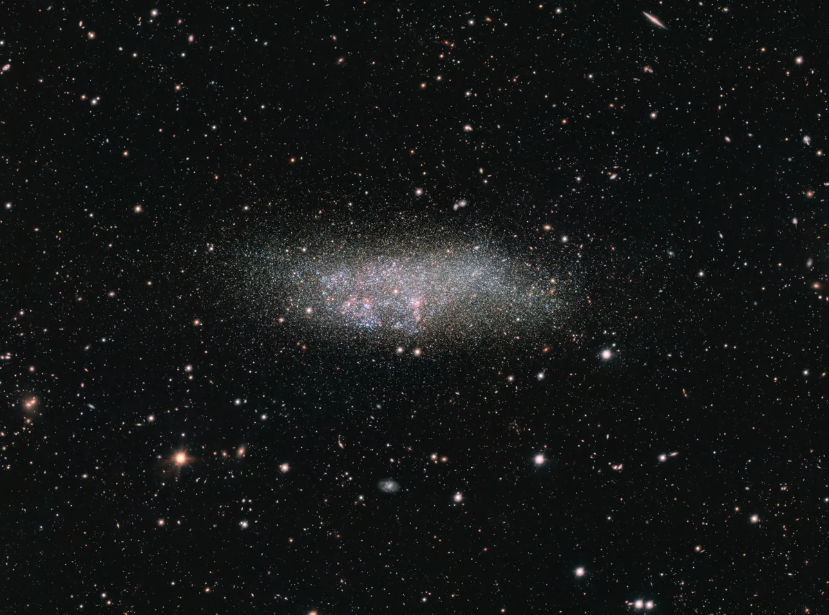 JWST, Yakındaki Cüce Galaksiyi Olağanüstü Ayrıntılarla Ortaya Koyuyor