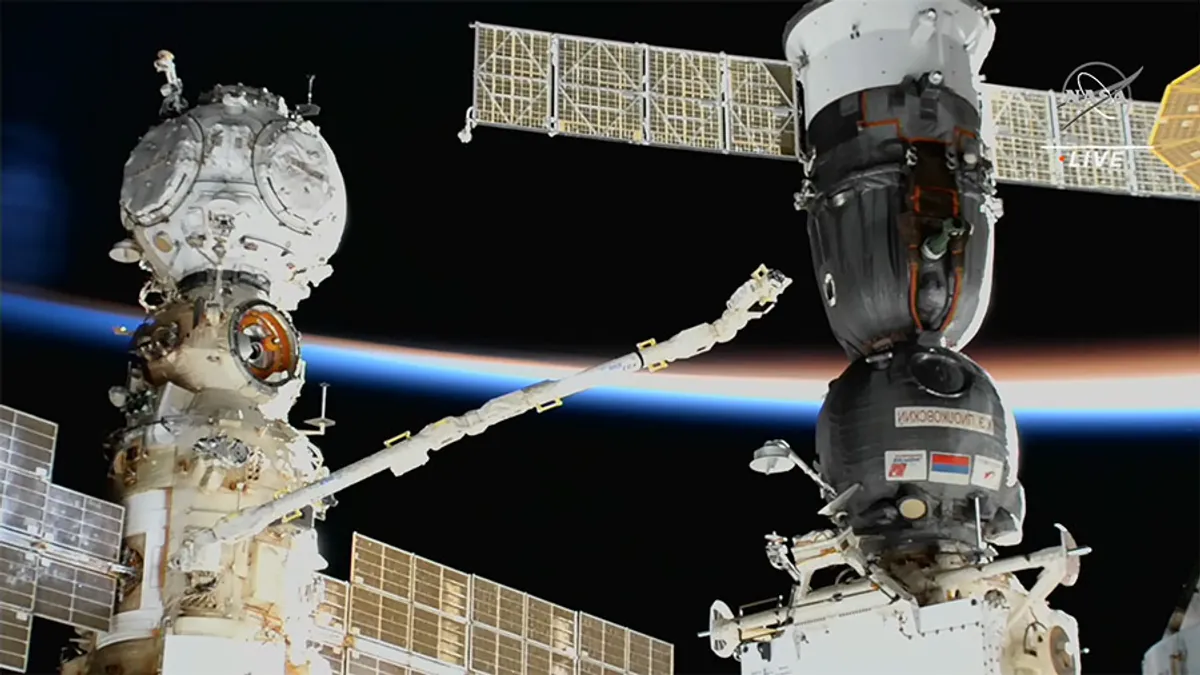 Kozmonot Uzay Yürüyüşü, Rus Uzay Aracı Sızıntı Yaptıktan Sonra İptal Edildi