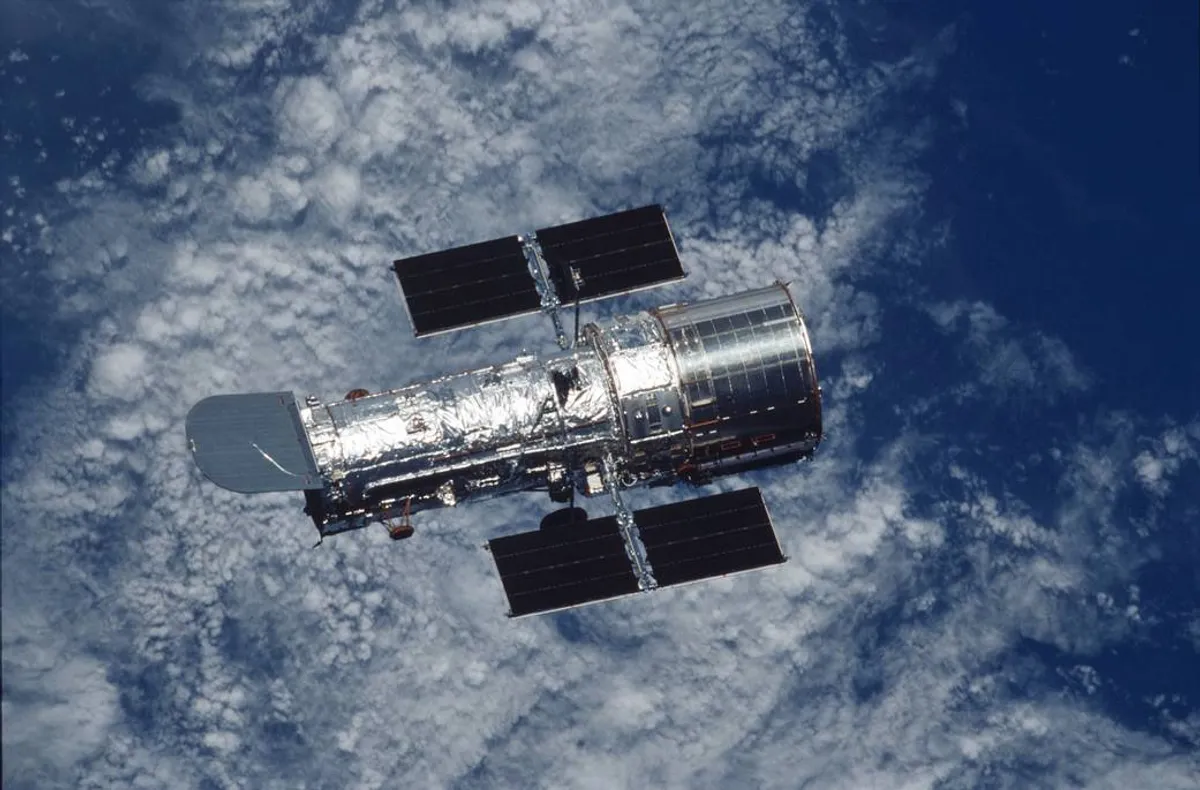 Uydu İzleri Hubble’ı da Etkilemeye Başladı