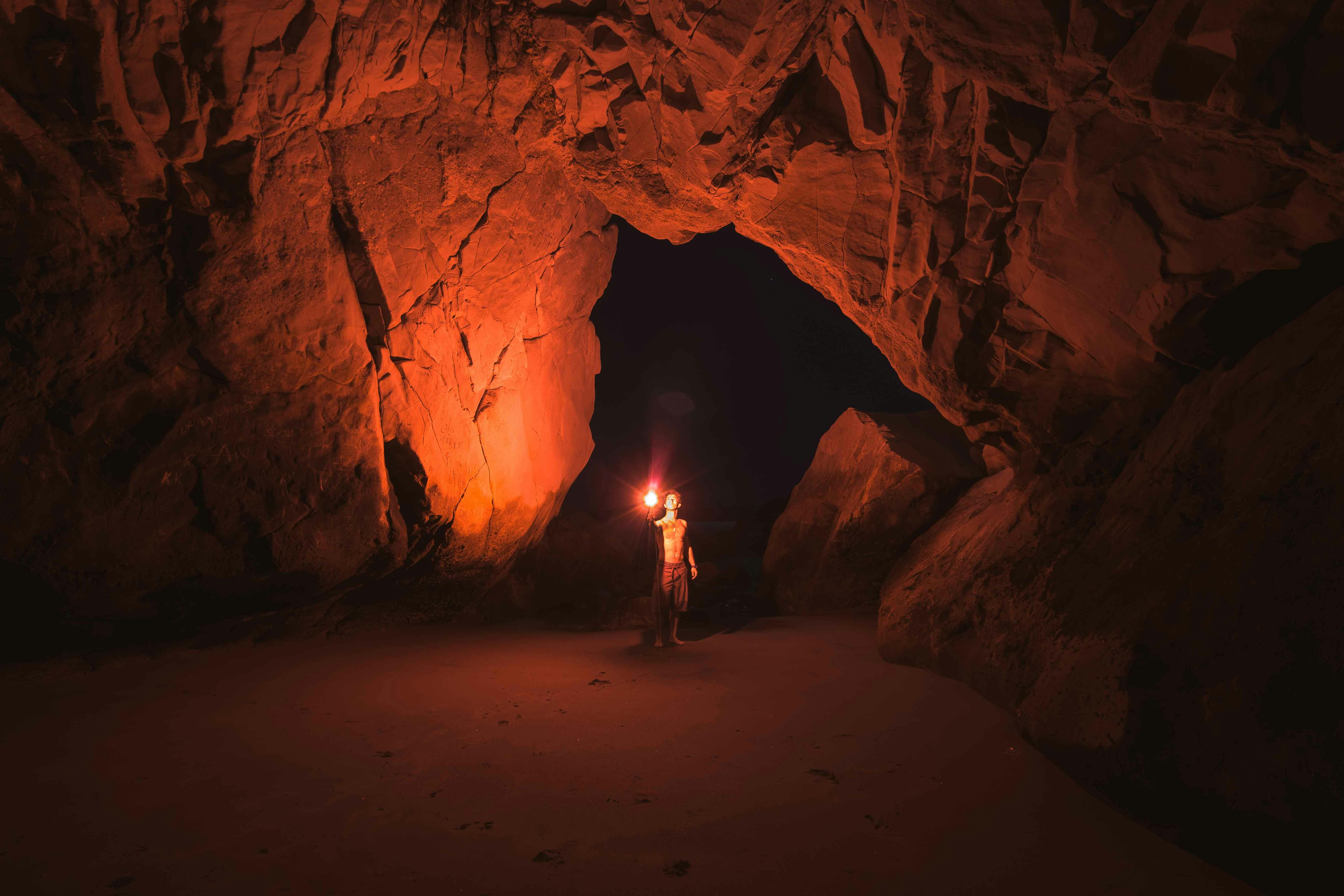 8.000 Yıl Önce İnsanlar Karanlık Bir Fransız Mağarasının Derinliklerinde Gezindi. Asıl Soru: Nasıl?