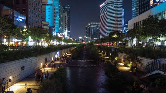 Seul'de telefonları nehir akıntısı şarj edecek