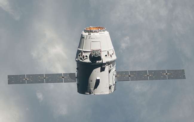 Elektrikli uyduları uzaya fırlatan SpaceX bir ilke imza attı