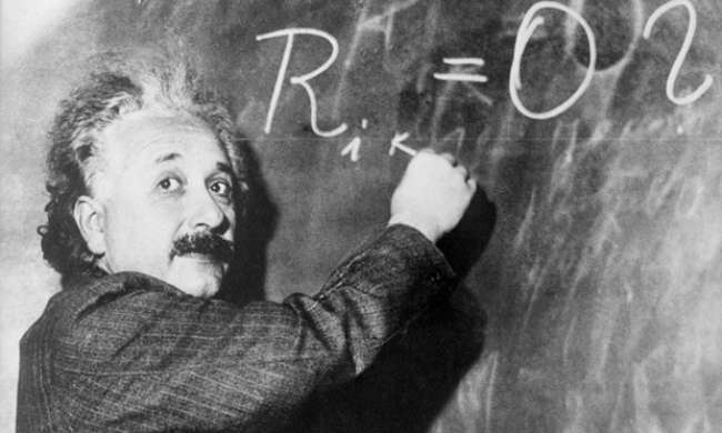 Albert Einstein'dan kulağa küpe edilesi 25 vecize