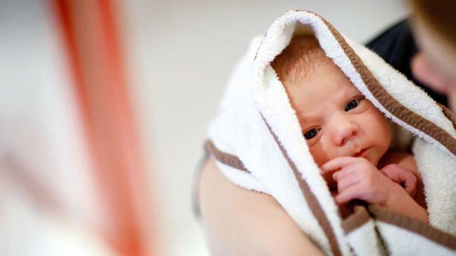 Yeni doğan bebekler etraflarında konuşulan dili anlayabiliyorlar