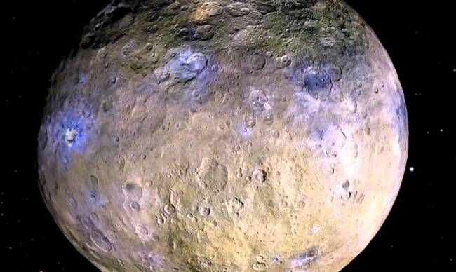 Güneş Sistemi’nin en büyük asteroidi Ceres’in suyla dolu olduğu keşfedildi