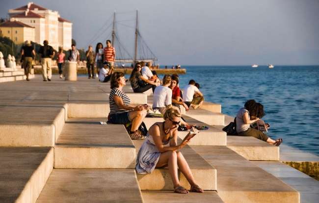 Kıyıya vuran dalgalar sayesinde müzik yaratan “deniz orgu”nu dinleyin