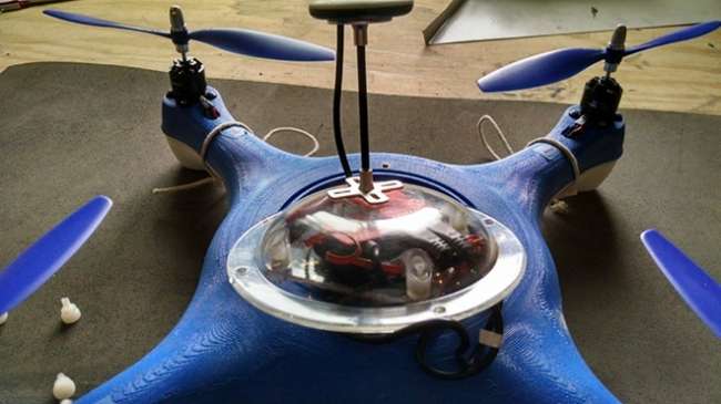 Balıkların bulunduğu bölgeyi algılayabilen su geçirmez drone