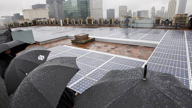 Yağmur damlalarından enerji üretebilen güneş paneli