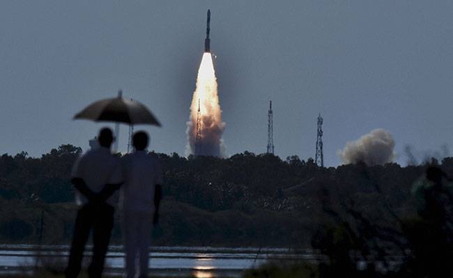 Hindistan 20 Farklı Uyduyu Tek Bir Roketle Fırlattı