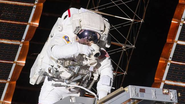 Uzayda kesintisiz en uzun süreli kalma rekoru kırıldı