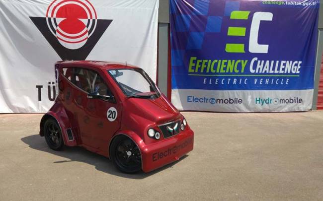 Pamukkale Üniversitesi'nin elektrikli aracına birincilik ödülü
