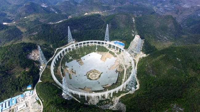 Dünyanın en büyük radyo teleskopu Çin’de yükseliyor