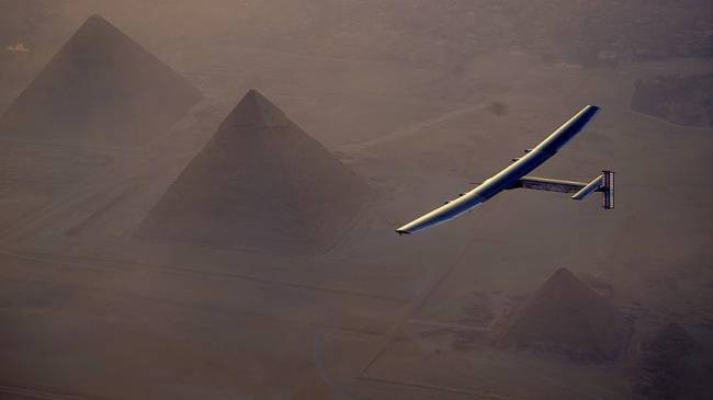 Dünya turundaki Solar Impulse 2 Kahire'de