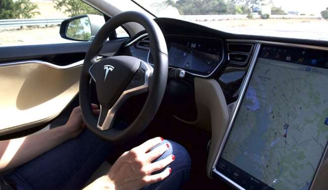 Tesla’nın otomatik pilotu tehlike yaratıyor