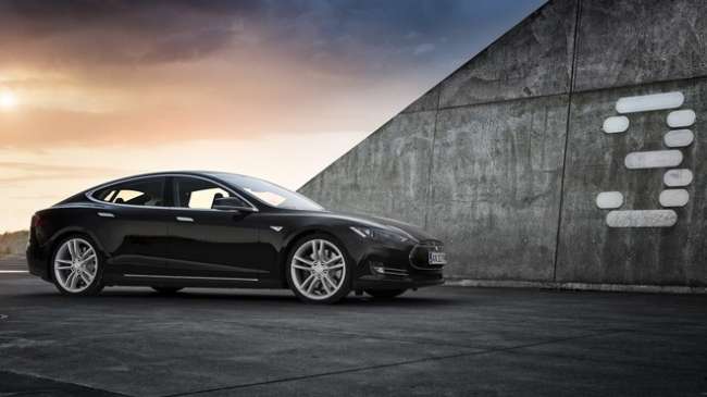 Tesla Model 3’ü tanıtmaya hazırlanıyor