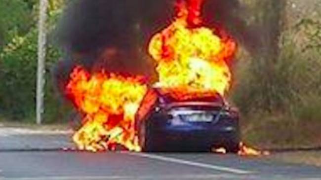  Tesla'nın S modeli test sürüşü sırasında alev aldı