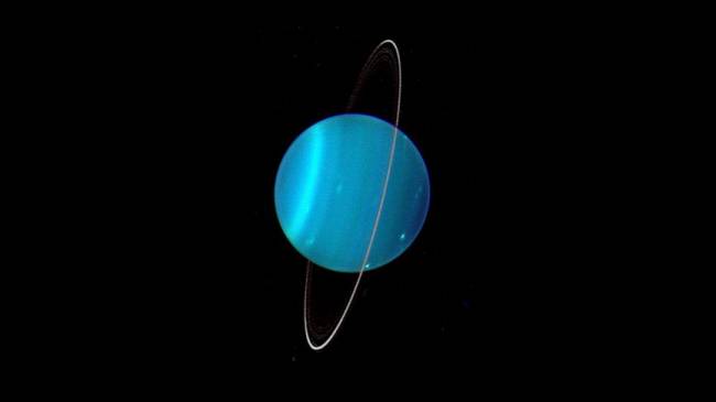 Güneş Sistemi'nde inanılmaz olay: Uranüs yan yattı!