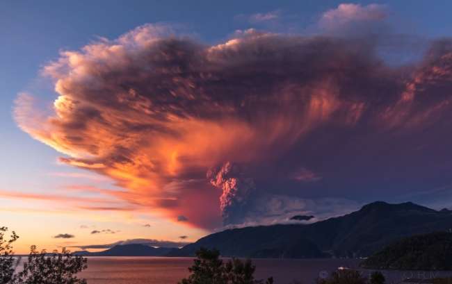 Calbuco Volkanı patlamasının timelapse videosu