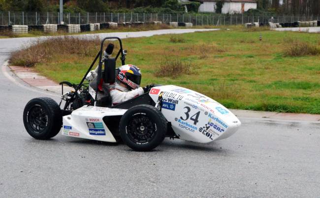 Kenan Sofuoğlu, YTÜ Formula aracını test etti